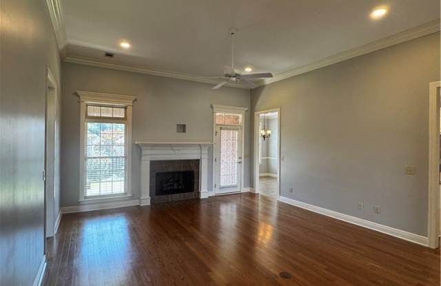 717 Greenbriar Drive Gallery 3