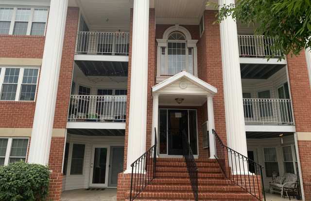 Nice Large Condo on Ground Level for Rent in Awesome Neighborhood! photos photos
