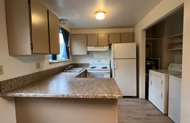 2 Bedroom, 1.5 Bathroom - Upstairs/Downstairs Duplex photos photos