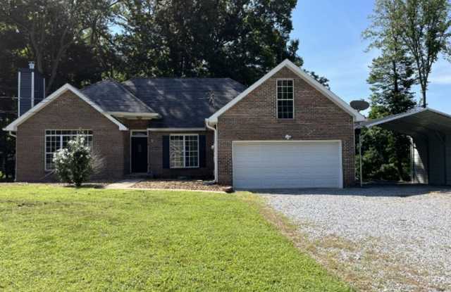 Nice home in the country, easy access to gate 10 and Land Between the Lakes! Gallery 3