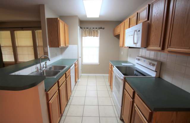 Coming soon: 3 bedroom, 2 bath home in Whitehouse! Whitehouse ISD Gallery 4