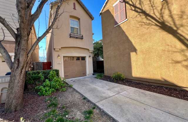 Charming 3 bed/3 bath in North Laguna Gallery 1