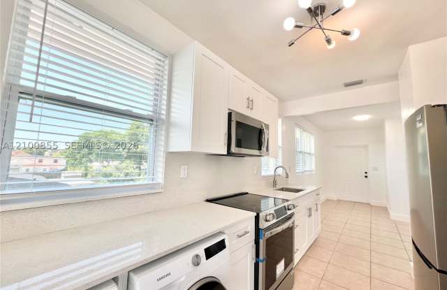 200 NW 17th Ct Gallery 1