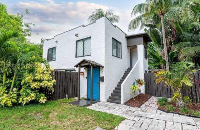 551 SW 13th Ave photos photos