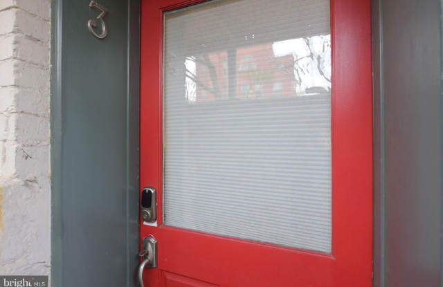 424 E CAPITOL Street NE Gallery 4