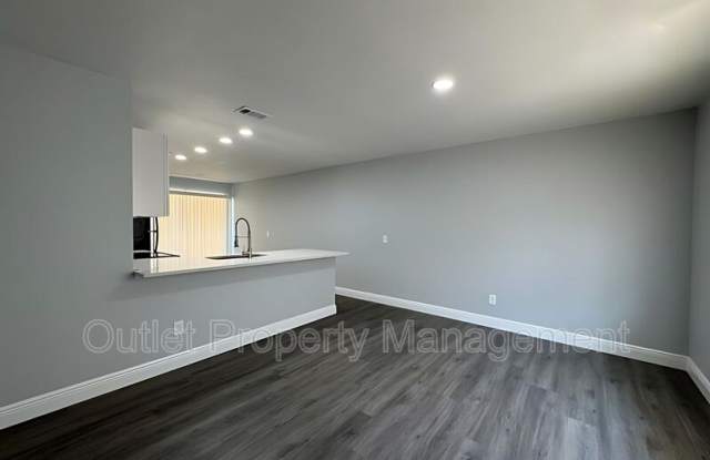 442 S Hill Avenue Gallery 2