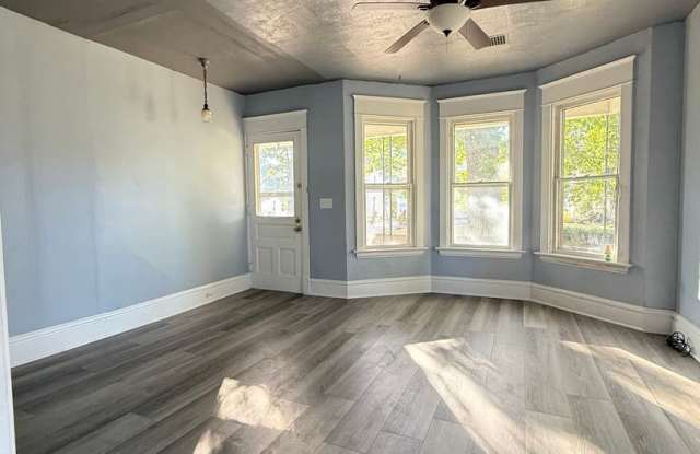 3-Bedroom Townhouse in Moline photos photos