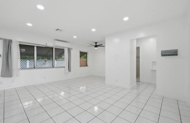 1201 N VICTORIA PARK Road Gallery 1