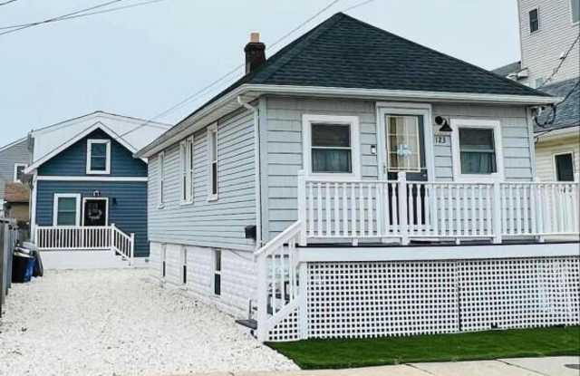 123 Franklin Avenue unit: Front Upper photos photos
