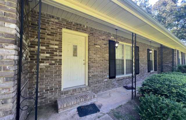 3 bedroom 2 bathroom single level home in Northwood Lake Neighborhood Gallery 4