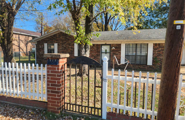 413 S Fulton St - 413 South Fulton Street, Clarksville, AR 72830