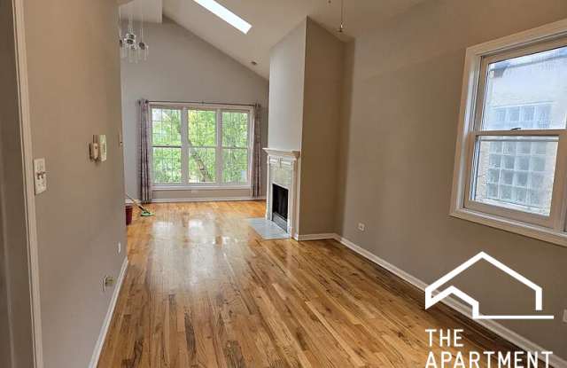 842 N Wood St photos photos
