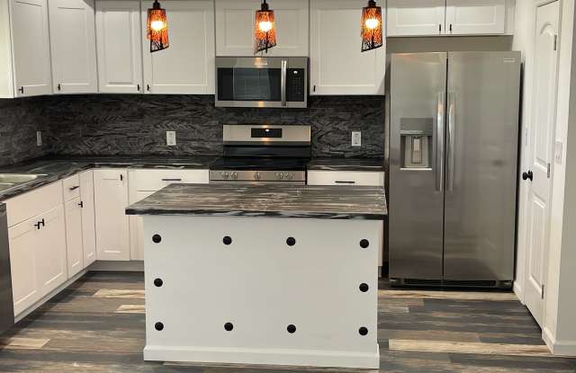 1350 South Peach Trail Gallery 2