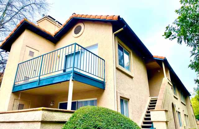 FOR RENT - Inviting Upper Unit 3 BR Condo With Hardwood Floors, Fireplace, Community Pool photos photos