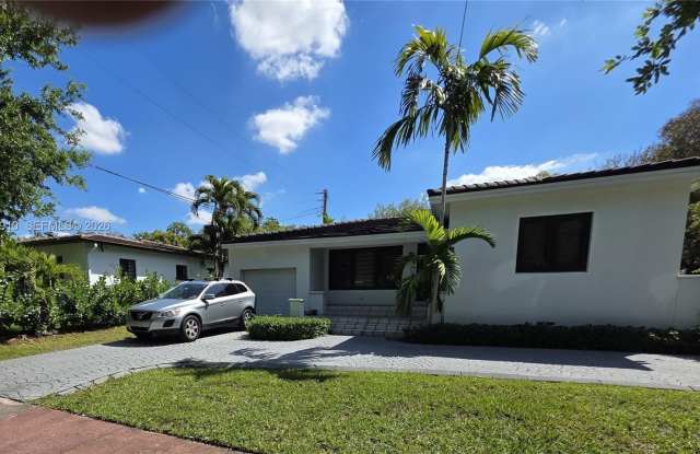 1015 Pizarro St photos photos