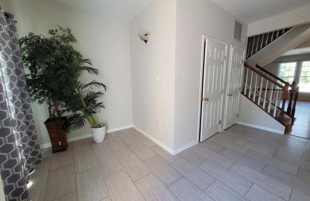 10 BRIDLE CT Gallery 2