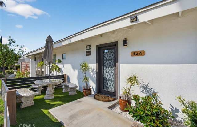 18221 Kinzie Street photos photos