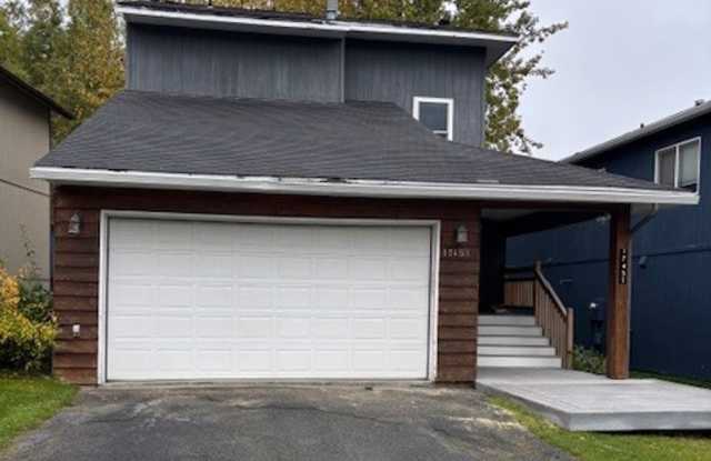 Cozy 3 Bedroom, 2.5 Bath Home in Eagle River Gallery 1