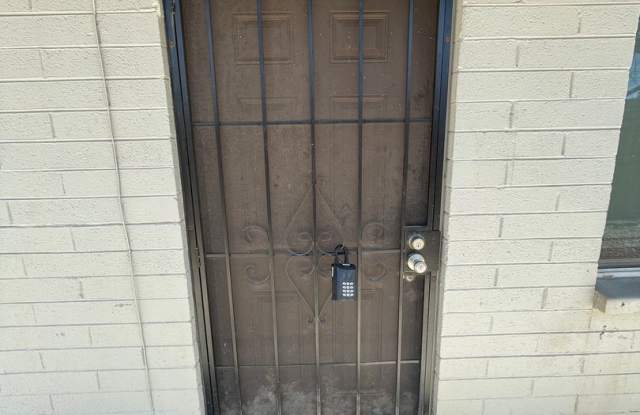 Coming Soon! 2 Bedroom, 1 Bath Nice Apartment Gallery 3