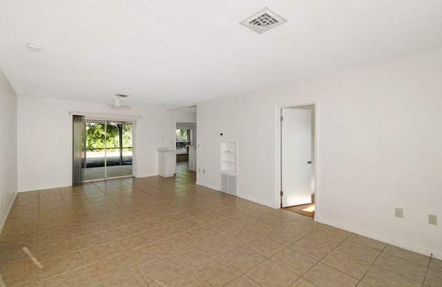 Venice Gardens Annual Home for Rent Gallery 3