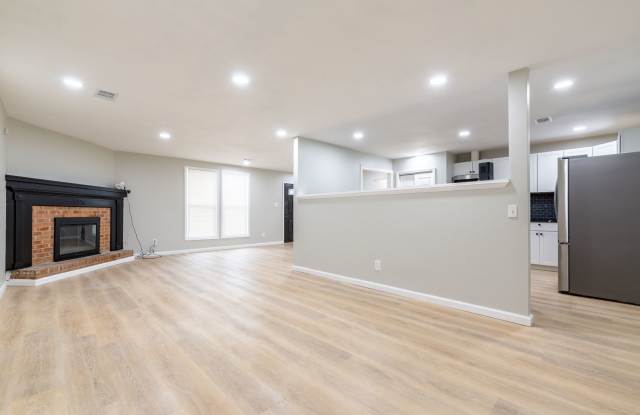 Stone Mountain 3 Bed/2Ba Gem! Gallery 1