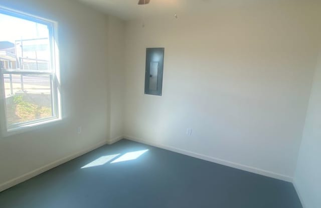 Remodeled 2bed/1bath near Industrial Park! photos photos