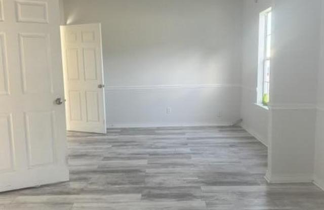 6220 Martin Bluff Gallery 3