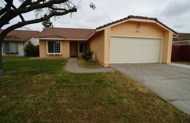 8173 Speilberg Way - 8173 Spielberg Way, Florin, CA 95828