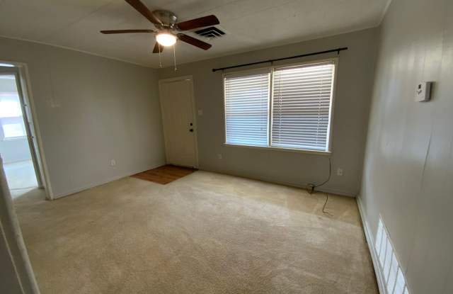 2 bedroom, 1 bath ready to call home TODAY! Gallery 4