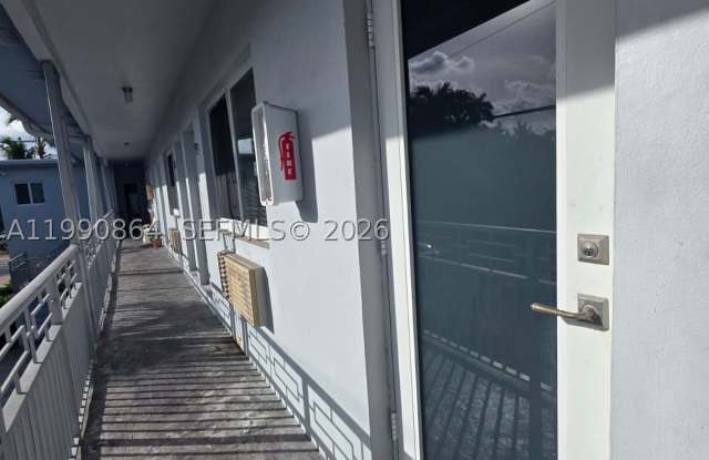 7155 Rue Notre Dame Gallery 3