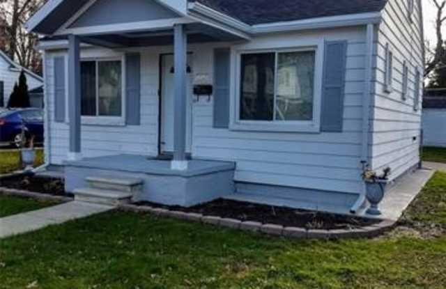 2087 RIDGEMONT Road - 2087 Ridgemont Road, Grosse Pointe Woods, MI 48236