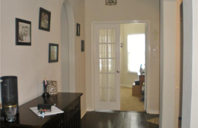 9616 Log Run Court Gallery 3