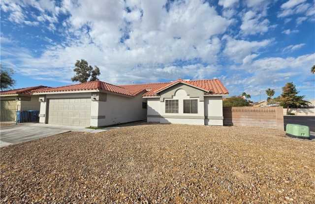 5843 BERRY HILL Gallery 4