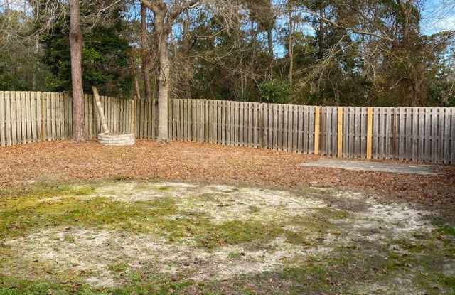 3 bedroom, 2 bathroom Home in Hampstead - 2537 Country Club Drive, Pender County, NC 28443