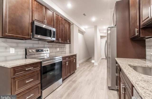 421 N 39TH STREET - 421 North 39th Street, Philadelphia, PA 19104