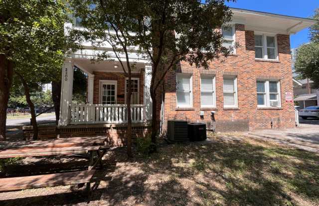 3bed/1bath Duplex on West Campus photos photos