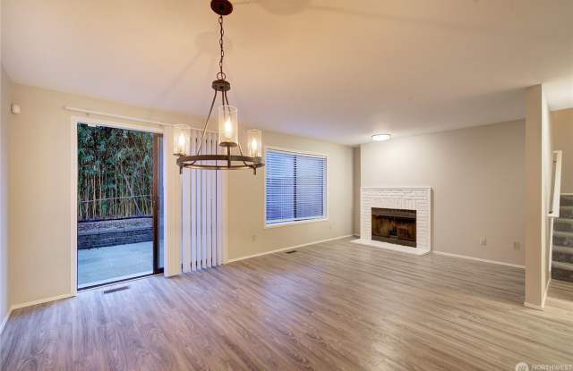 2Bd/1.5Ba Kirkland Townhome Gallery 3