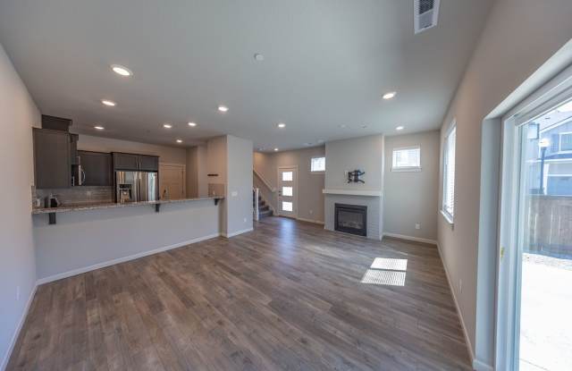 Three bedroom townhouse in gated community - Ridgefield, WA Gallery 4