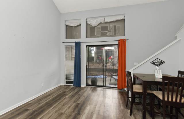 Across from Auburn Vet School! Move-In Ready 2BR/2BA Townhome in Crossland Downs Gallery 3
