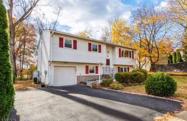 4 MAUREEN COURT photos photos