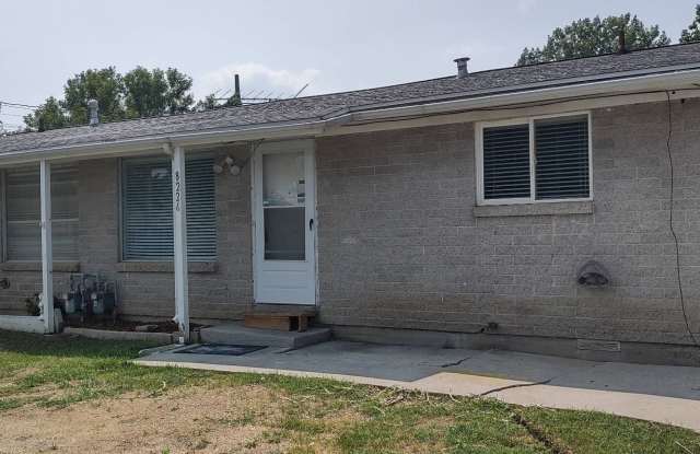 Quaint West Jordan Duplex w covered carport! - 8226 South 1750 West, West Jordan, UT 84088
