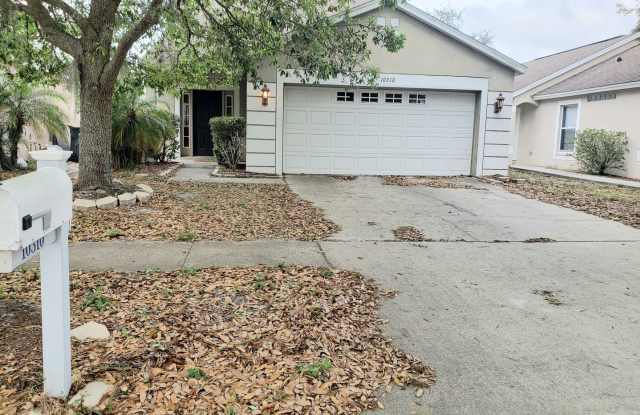 Well priced 4 Beds/2.5 Bath home with First Floor Master Suite, Fenced back yard and zero carpet! - 10310 Lakeside Vista Drive, Riverview, FL 33569