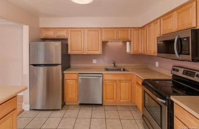 6115 ORCHARD LAKE Road Gallery 3