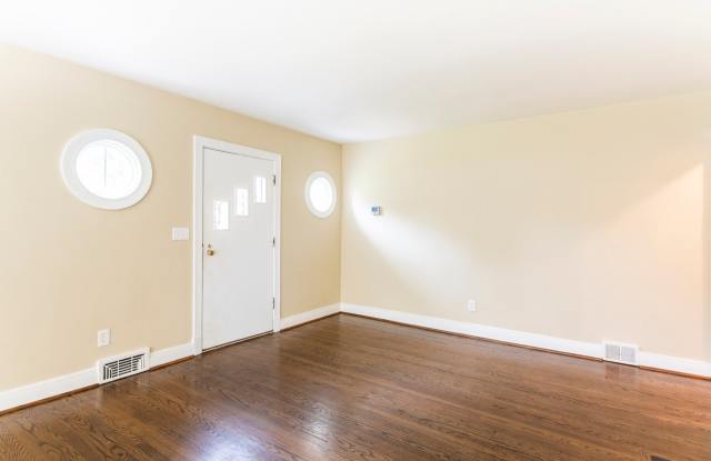 3BR/2BA Ranch Near The Desirable Highlands! photos photos