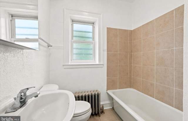 5548 RIDGE Avenue Gallery 4