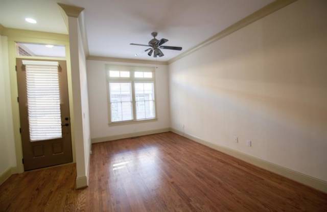 4695 Dogwood Alley Gallery 3
