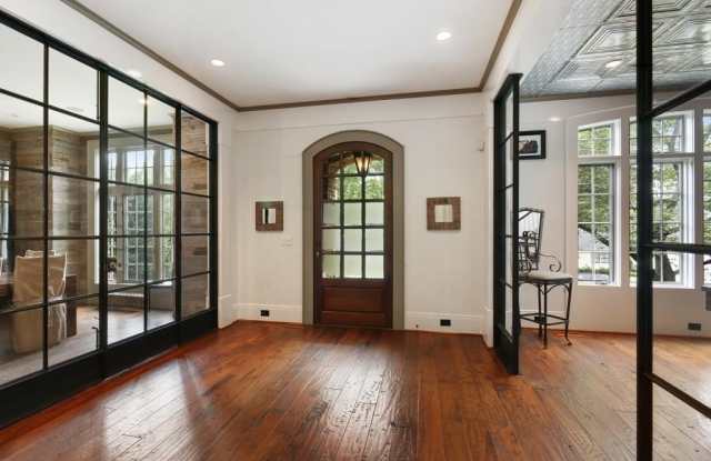 1692 Friar Tuck Road Gallery 4