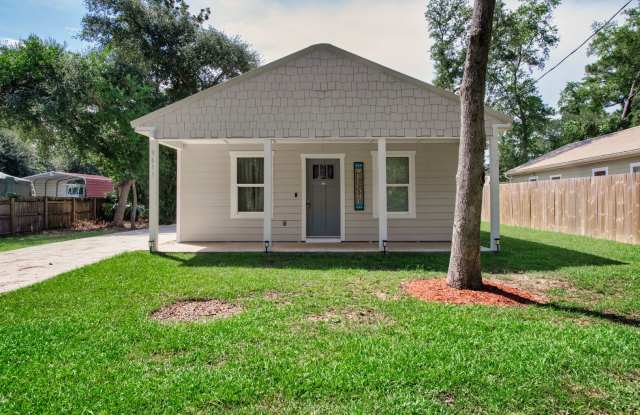 Charming 3-Bedroom Home in Pensacola – Close to Beaches  NAS! photos photos