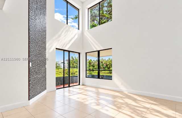 3539 Inverrary Blvd W Gallery 2