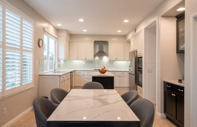 6655 Hollycrest Court Gallery 3